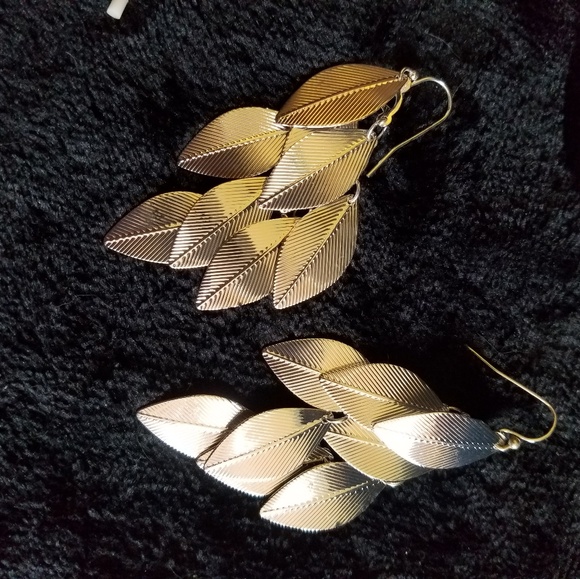 Pretty Leaf Dangle Earrings - Picture 3 of 5